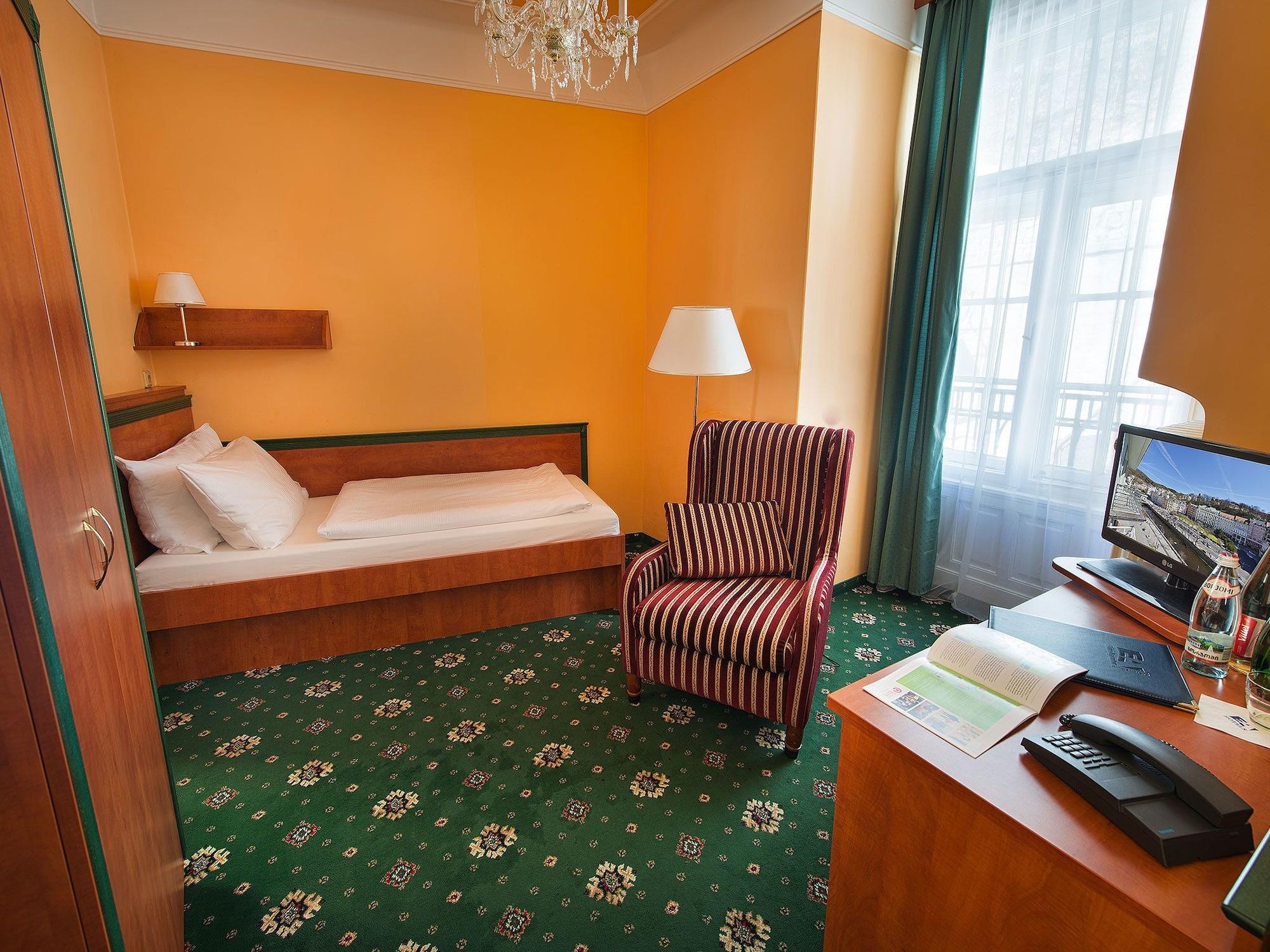 Ea Hotel Jessenius كارلوفي فاري المظهر الخارجي الصورة