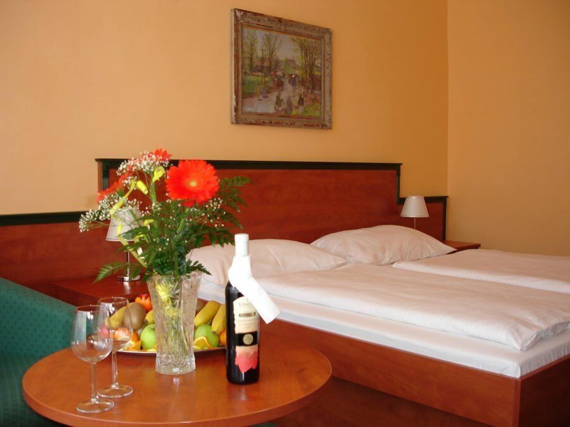 Ea Hotel Jessenius كارلوفي فاري المظهر الخارجي الصورة