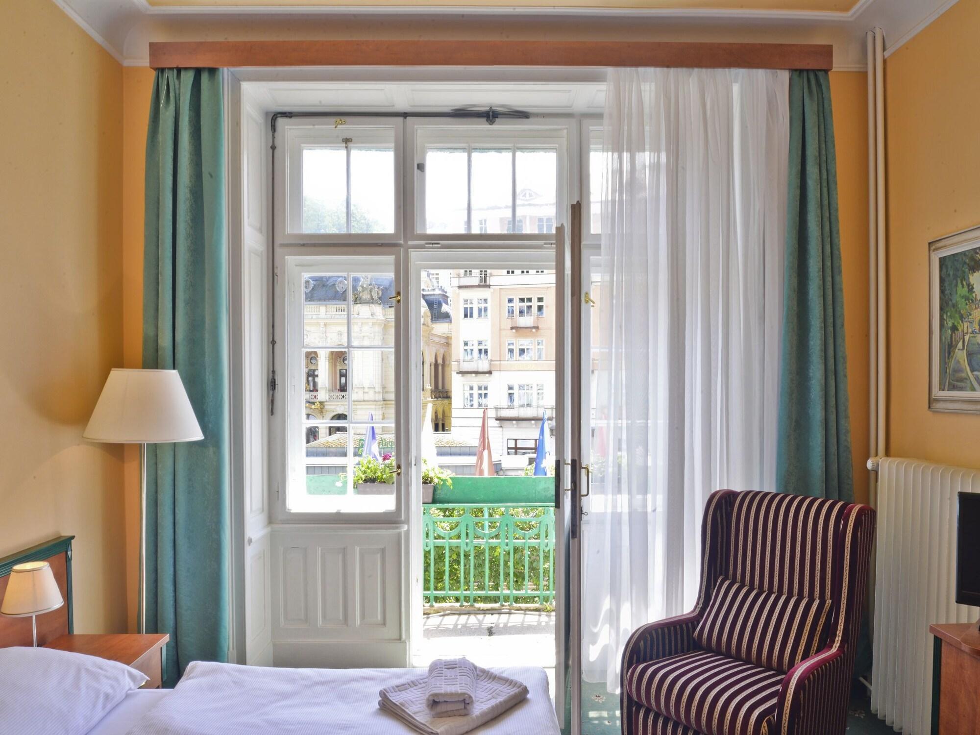 Ea Hotel Jessenius كارلوفي فاري المظهر الخارجي الصورة