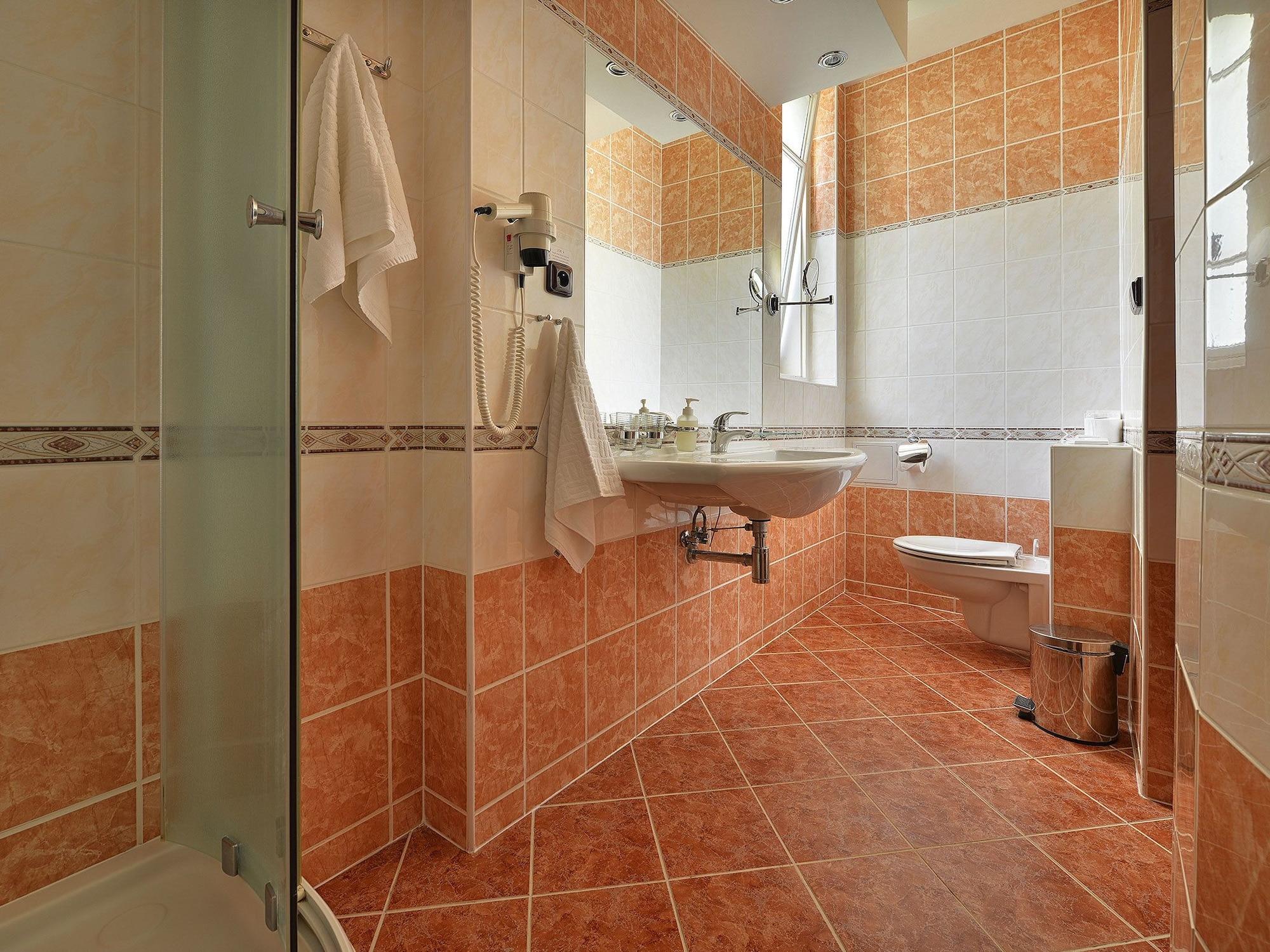 Ea Hotel Jessenius كارلوفي فاري المظهر الخارجي الصورة