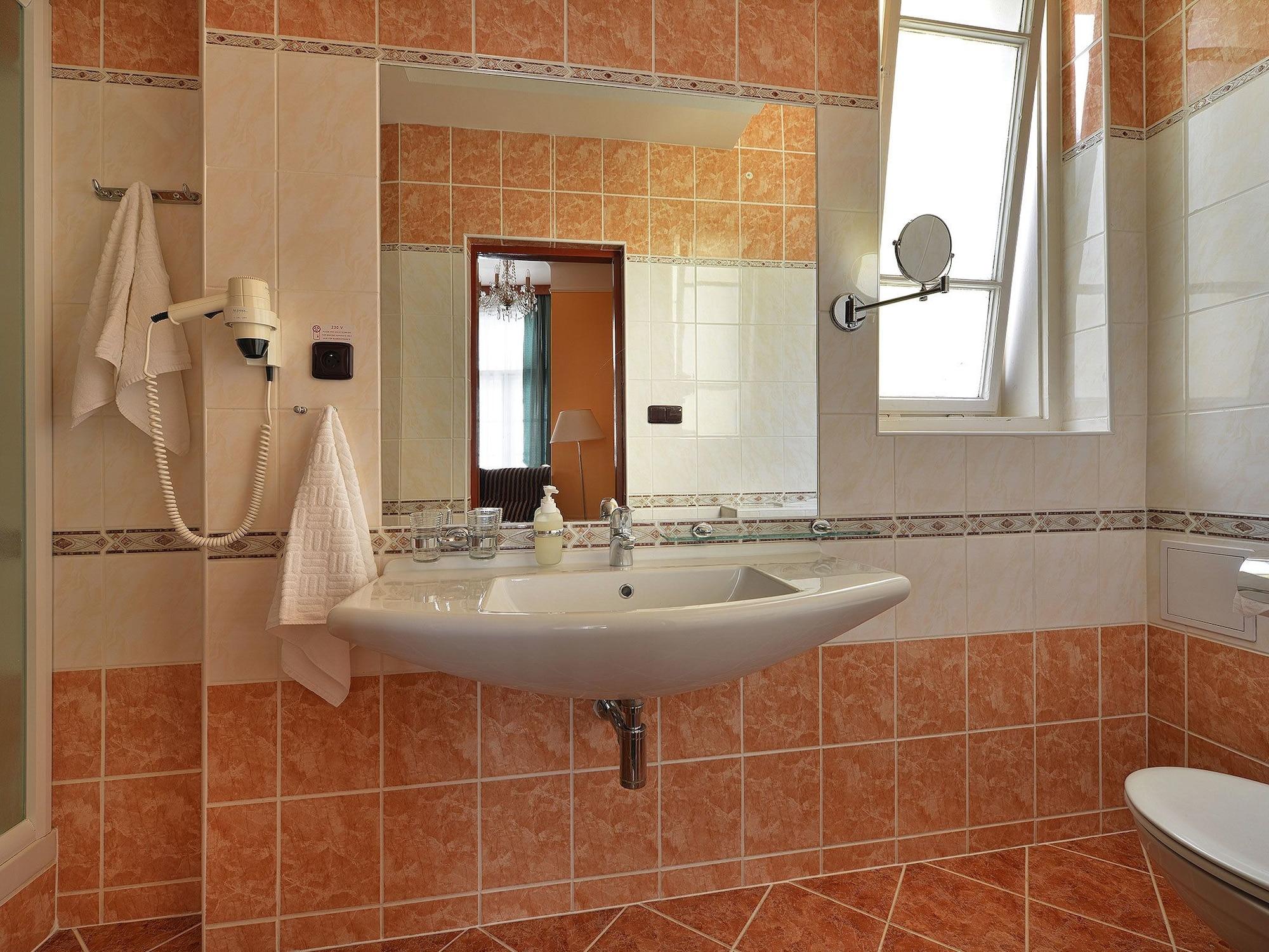 Ea Hotel Jessenius كارلوفي فاري المظهر الخارجي الصورة