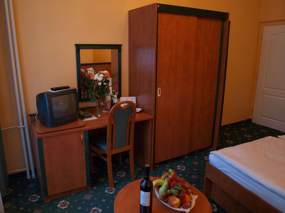 Ea Hotel Jessenius كارلوفي فاري المظهر الخارجي الصورة