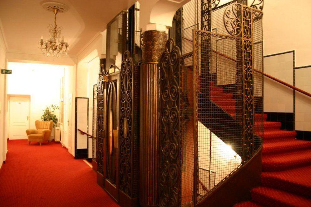 Ea Hotel Jessenius كارلوفي فاري المظهر الخارجي الصورة