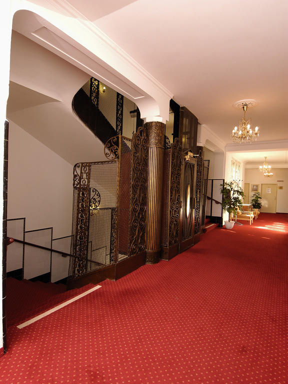 Ea Hotel Jessenius كارلوفي فاري المظهر الخارجي الصورة